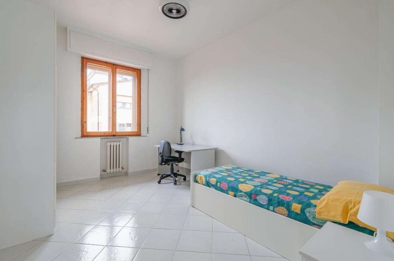 Comfy Flat Steps Away From Siena Station! Διαμέρισμα Εξωτερικό φωτογραφία