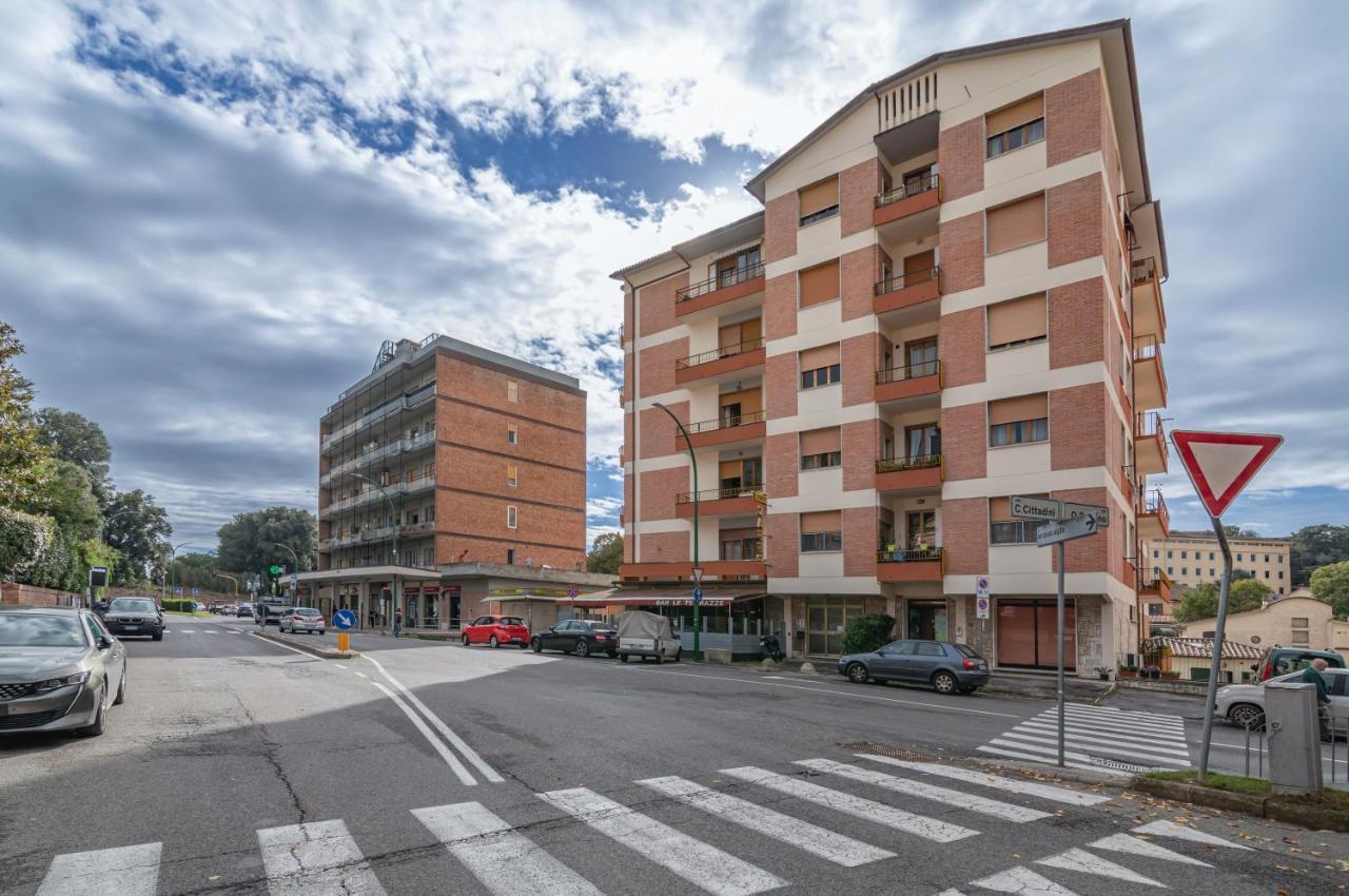 Comfy Flat Steps Away From Siena Station! Διαμέρισμα Εξωτερικό φωτογραφία